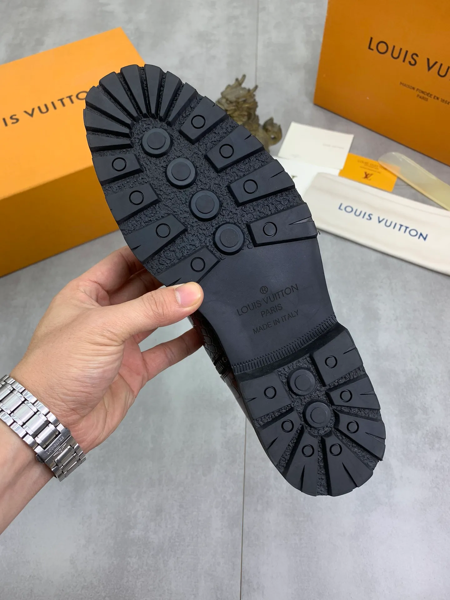 Men's shoes 💰P640 💰【New】🆘Water-dyed cow lining LV Louis Vuitton business high-top leather shoes, made of original imported Italian 🇮🇹 open-edge bead-rubbed open-edge bead cowhide, full cowhide lining, carefully handmade by professional shoemakers, the original version is specially designed for wear-resistant outsole. Standard code: 38-45 3⃣️color🉑️select